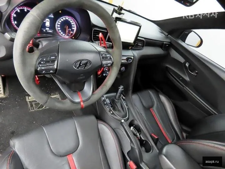 Hyundai Veloster 6