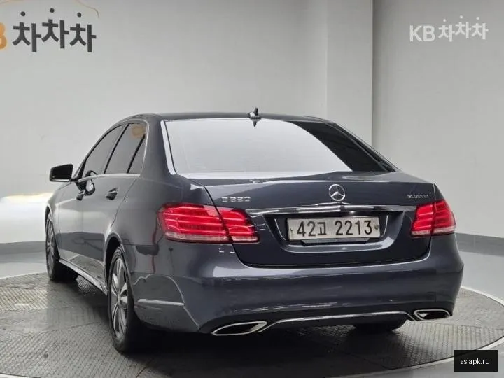 Mercedes-Benz E-Class 2