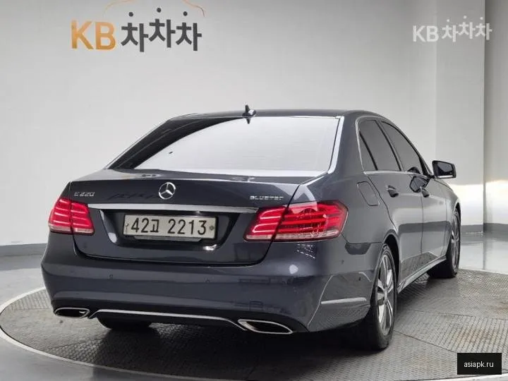 Mercedes-Benz E-Class 3