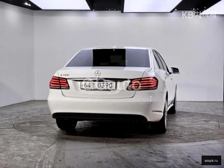 Mercedes-Benz E-Class 3