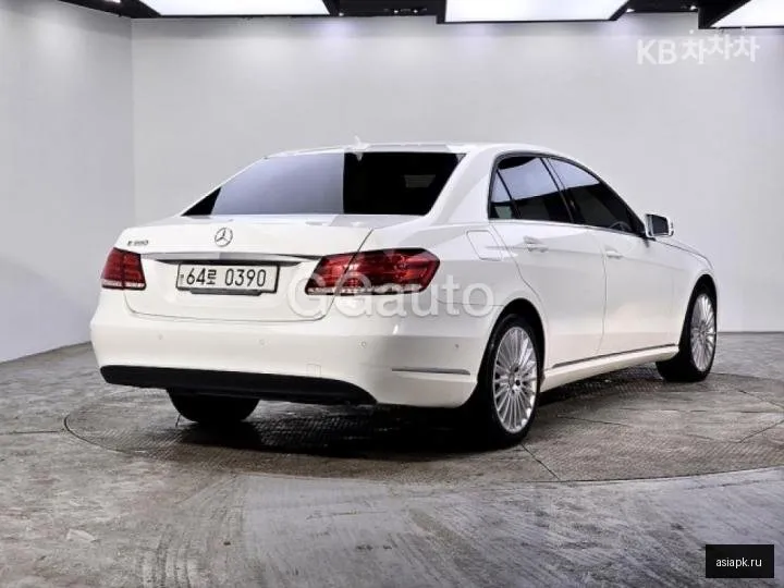 Mercedes-Benz E-Class 4