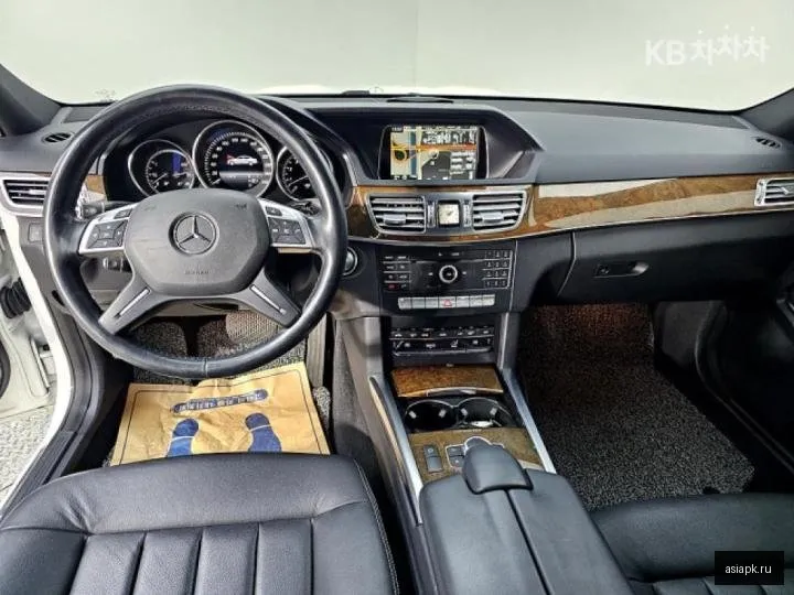 Mercedes-Benz E-Class 5