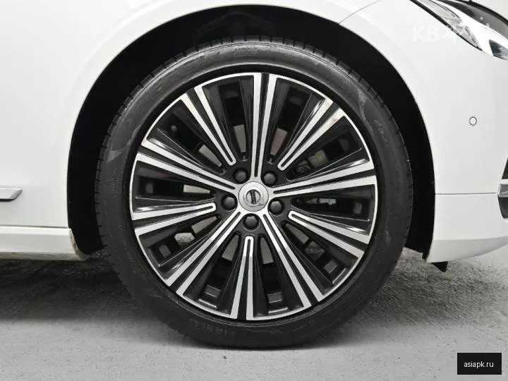 Volvo S90 5