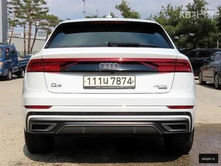 Audi Q8 4