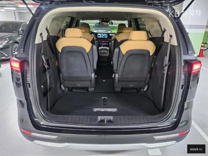 Kia Carnival 5