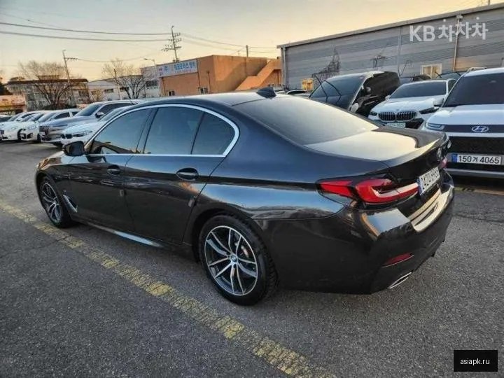 BMW 5-Series 3