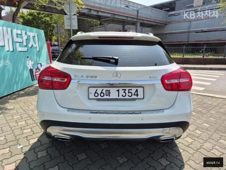 Mercedes-Benz GLA-Class 4