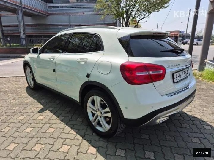 Mercedes-Benz GLA-Class 5
