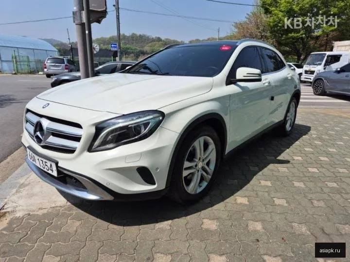 Mercedes-Benz GLA-Class 6