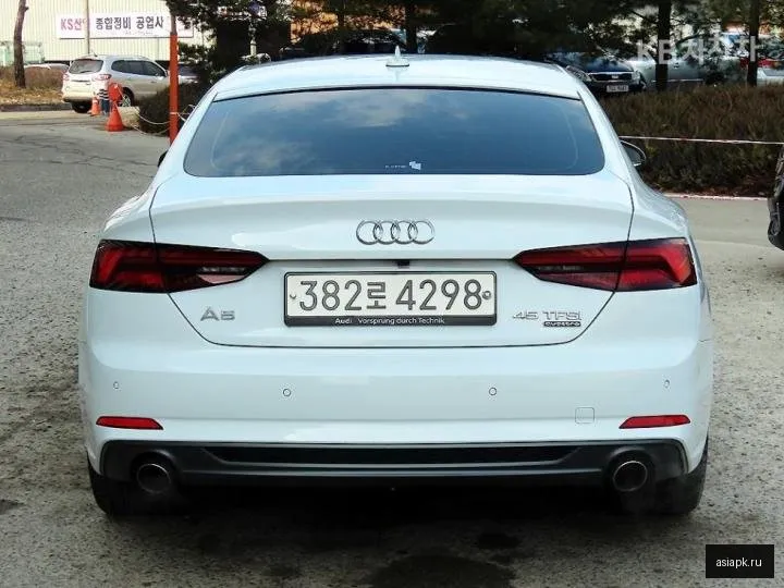 Audi A5 4