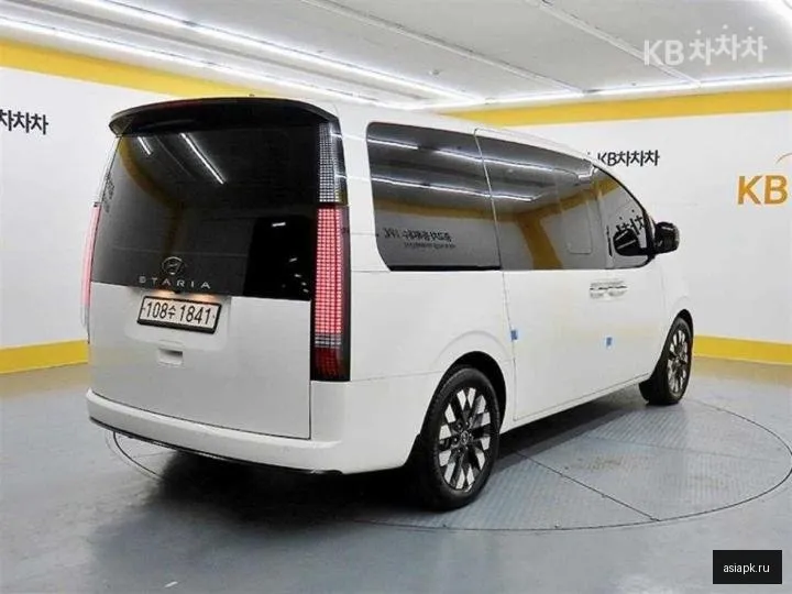 Hyundai Staria 4