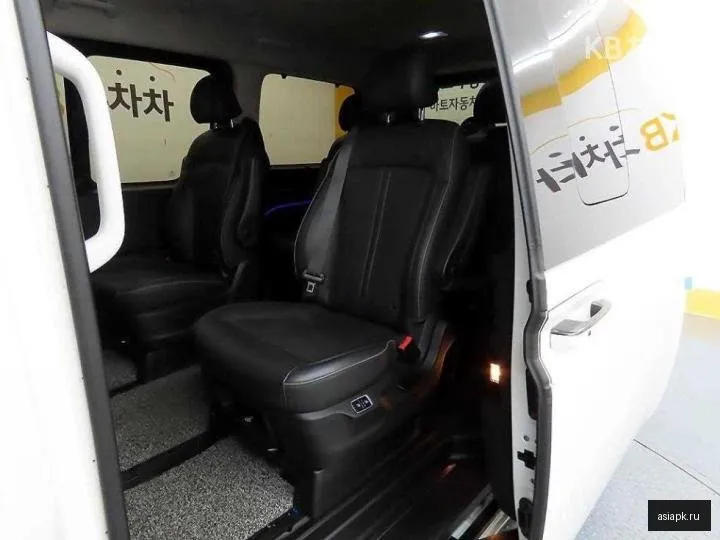 Hyundai Staria 6