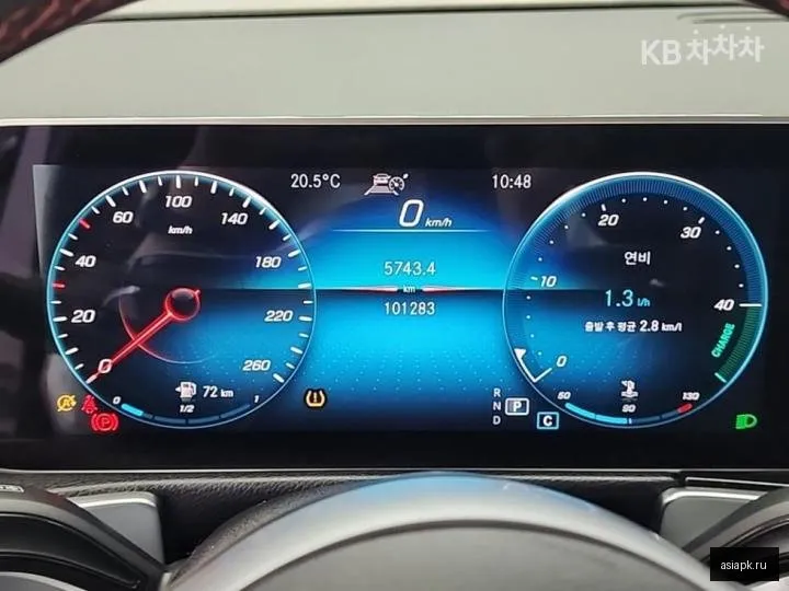 Mercedes-Benz GLB-Class 6
