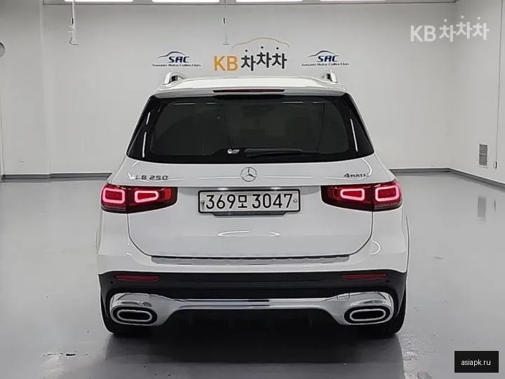Mercedes-Benz GLB-Class 3