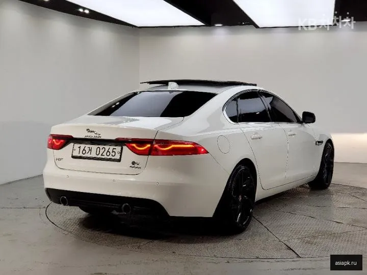 Jaguar XF 4
