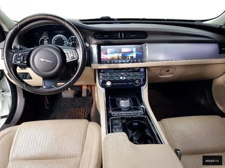 Jaguar XF 5