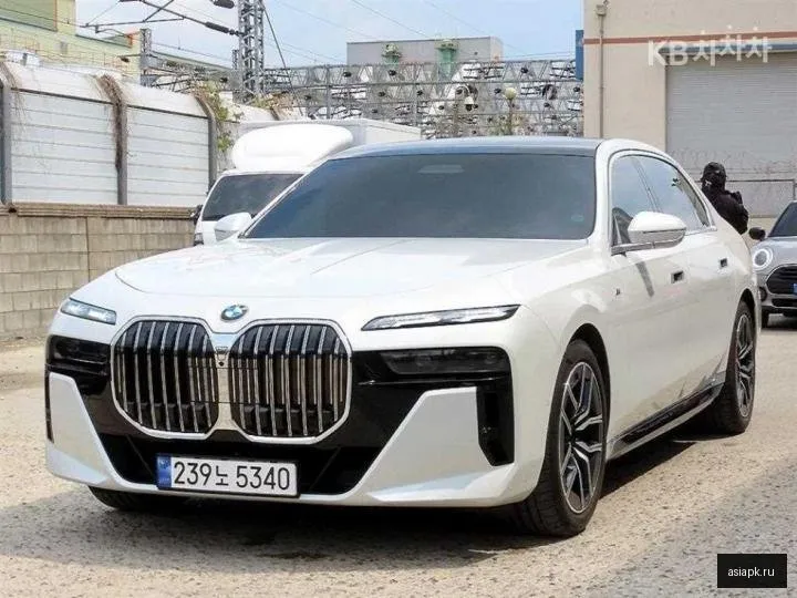 BMW 7-Series 2