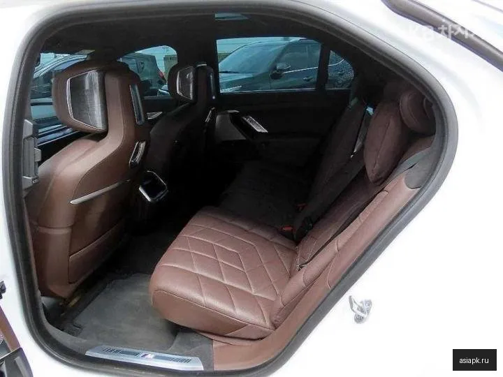 BMW 7-Series 6