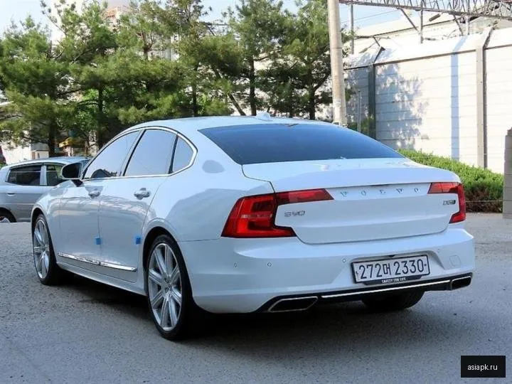 Volvo S90 3