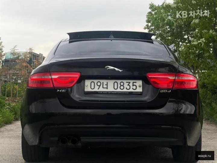 Jaguar XE 3