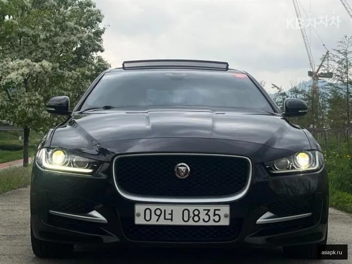 Jaguar XE 4