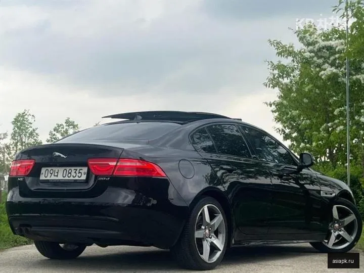 Jaguar XE 2
