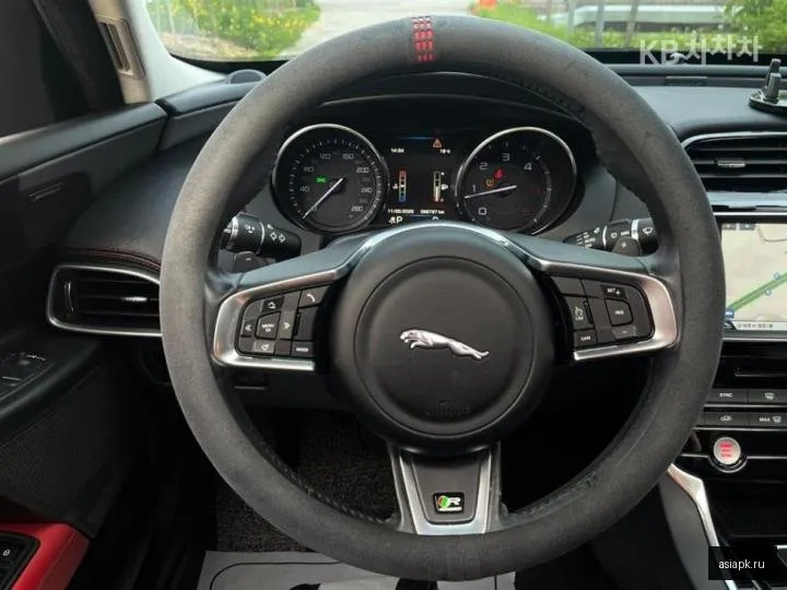 Jaguar XE 6