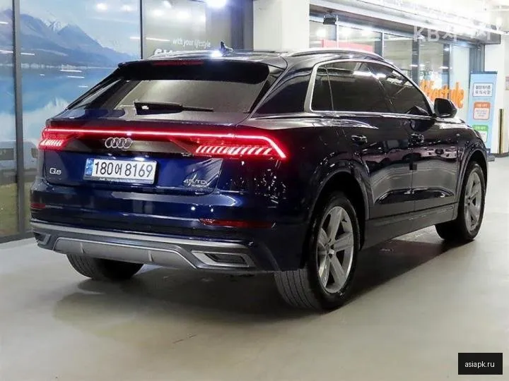 Audi Q8 4