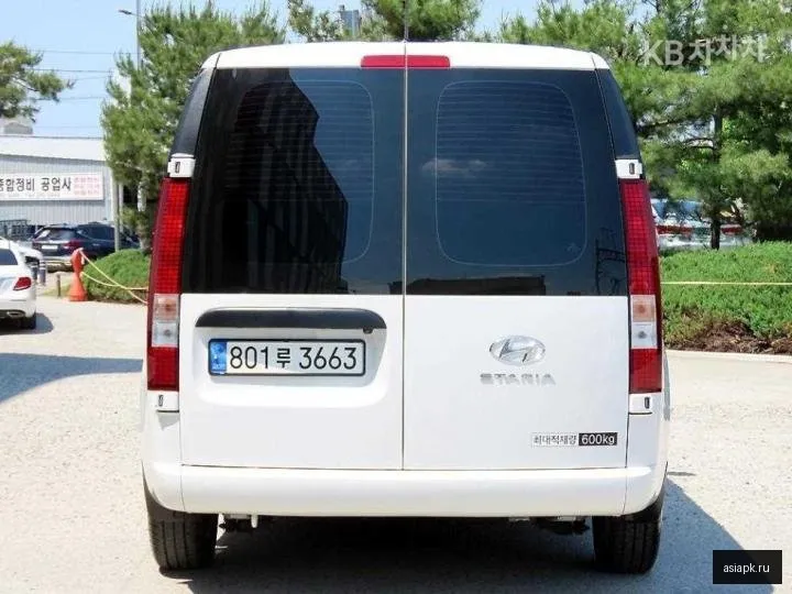 Hyundai Staria 4