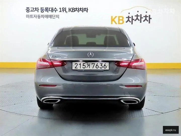 Mercedes-Benz E-Class 3