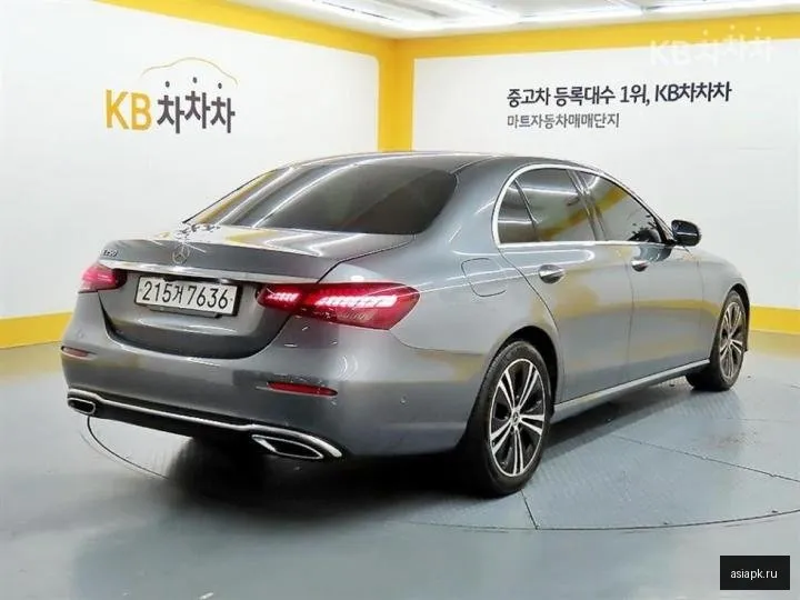 Mercedes-Benz E-Class 4