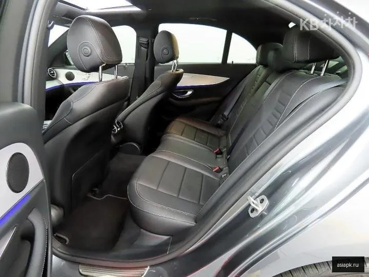 Mercedes-Benz E-Class 6