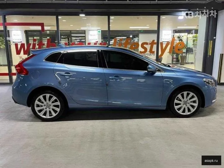Volvo V40 3