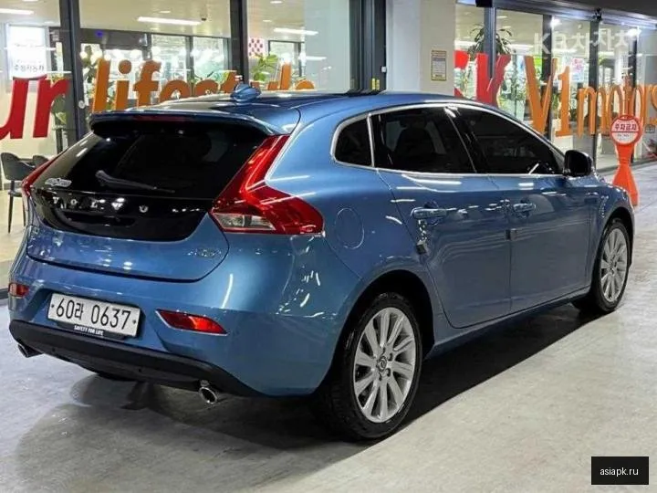 Volvo V40 4