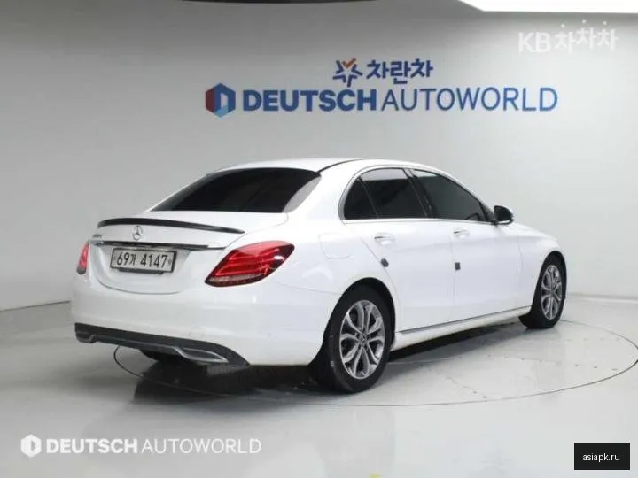 Mercedes-Benz C-Class 3