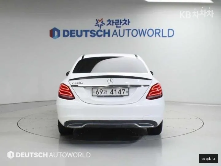 Mercedes-Benz C-Class 4