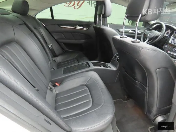 Mercedes-Benz CLS-Class 6