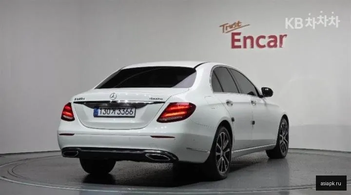 Mercedes-Benz E-Class 2