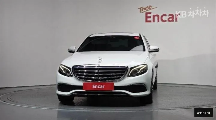 Mercedes-Benz E-Class 3