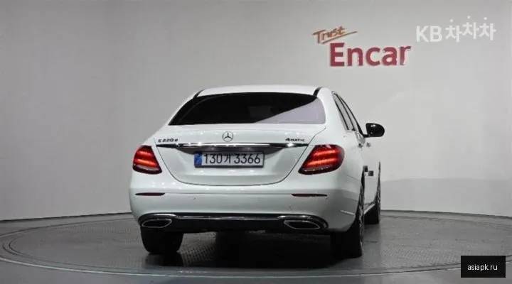 Mercedes-Benz E-Class 4