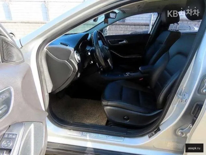 Mercedes-Benz GLA-Class 5