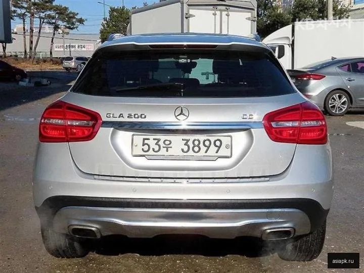 Mercedes-Benz GLA-Class 4