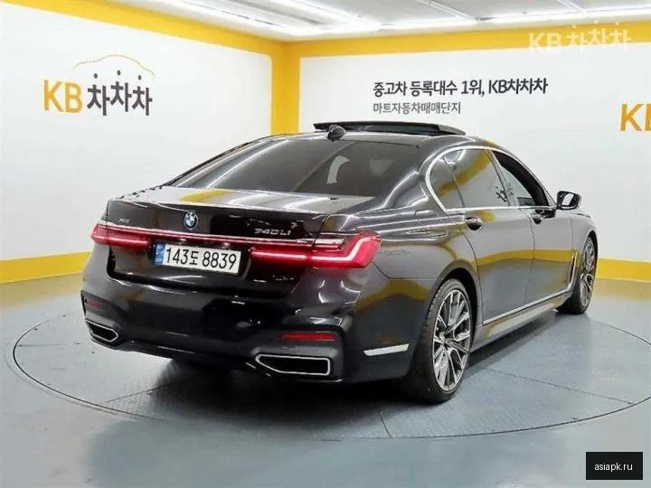 BMW 7-Series 4