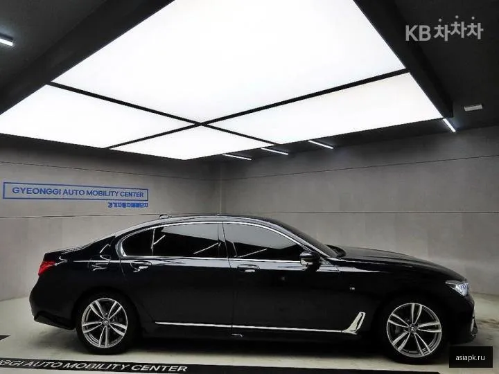 BMW 7-Series 2