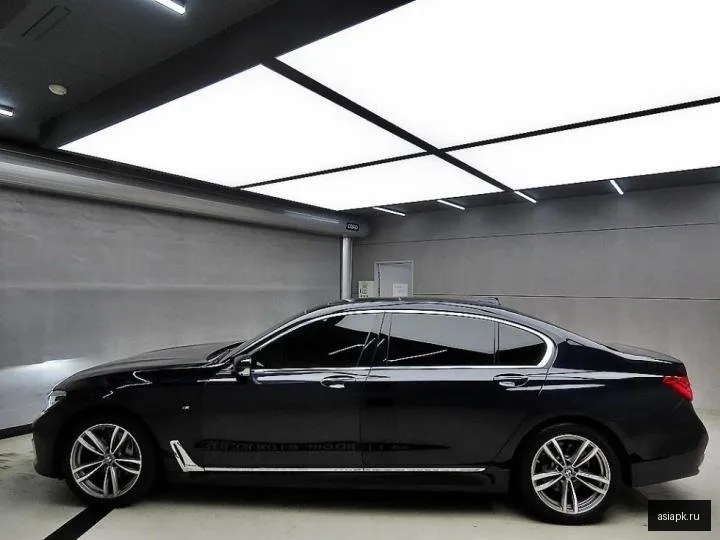 BMW 7-Series 4