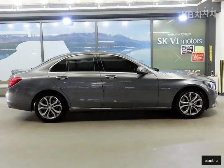 Mercedes-Benz C-Class 3