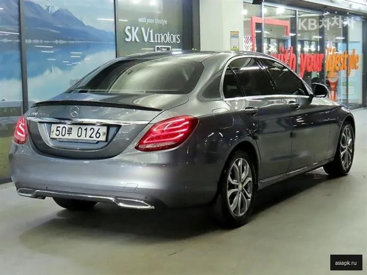 Mercedes-Benz C-Class 4