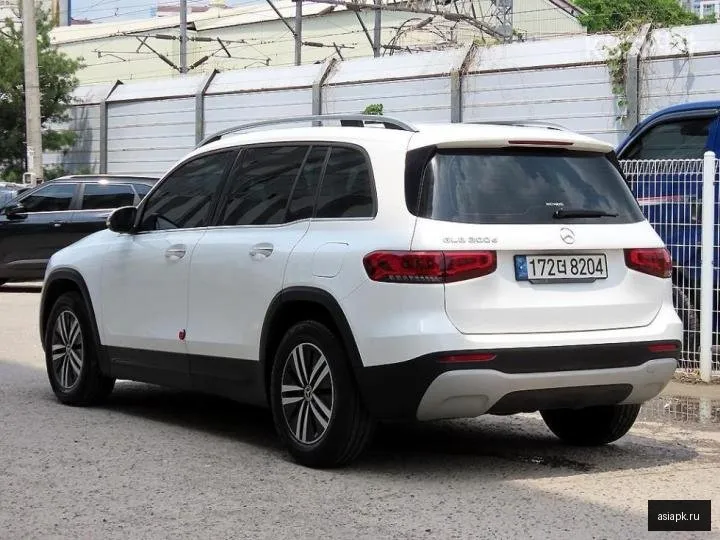 Mercedes-Benz GLB-Class 3