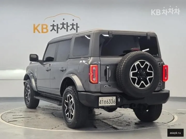 Ford Bronco 2