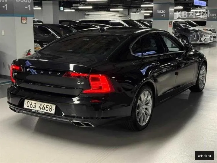 Volvo S90 4